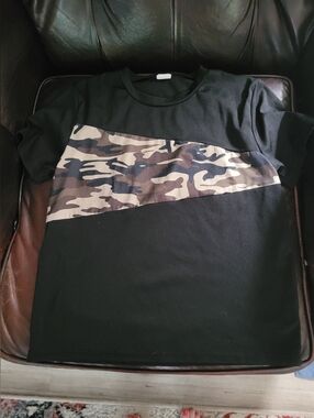 Boys Back and Khaki Camo T-Shirt with Shorts Sz 11 - 12 Y